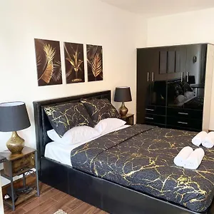  Apartment Bow